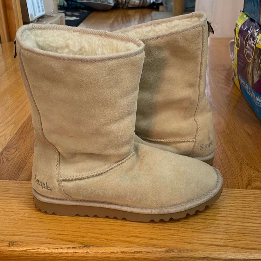Womens Simple Sheep boots.